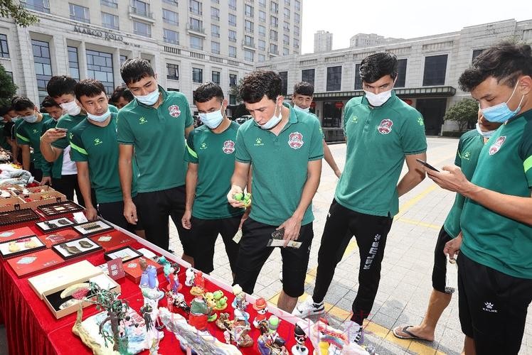 中甲联赛紧张激烈 赛区“双节”活动丰富多彩 中甲联赛紧张激烈 赛区“双节”活动丰富多彩